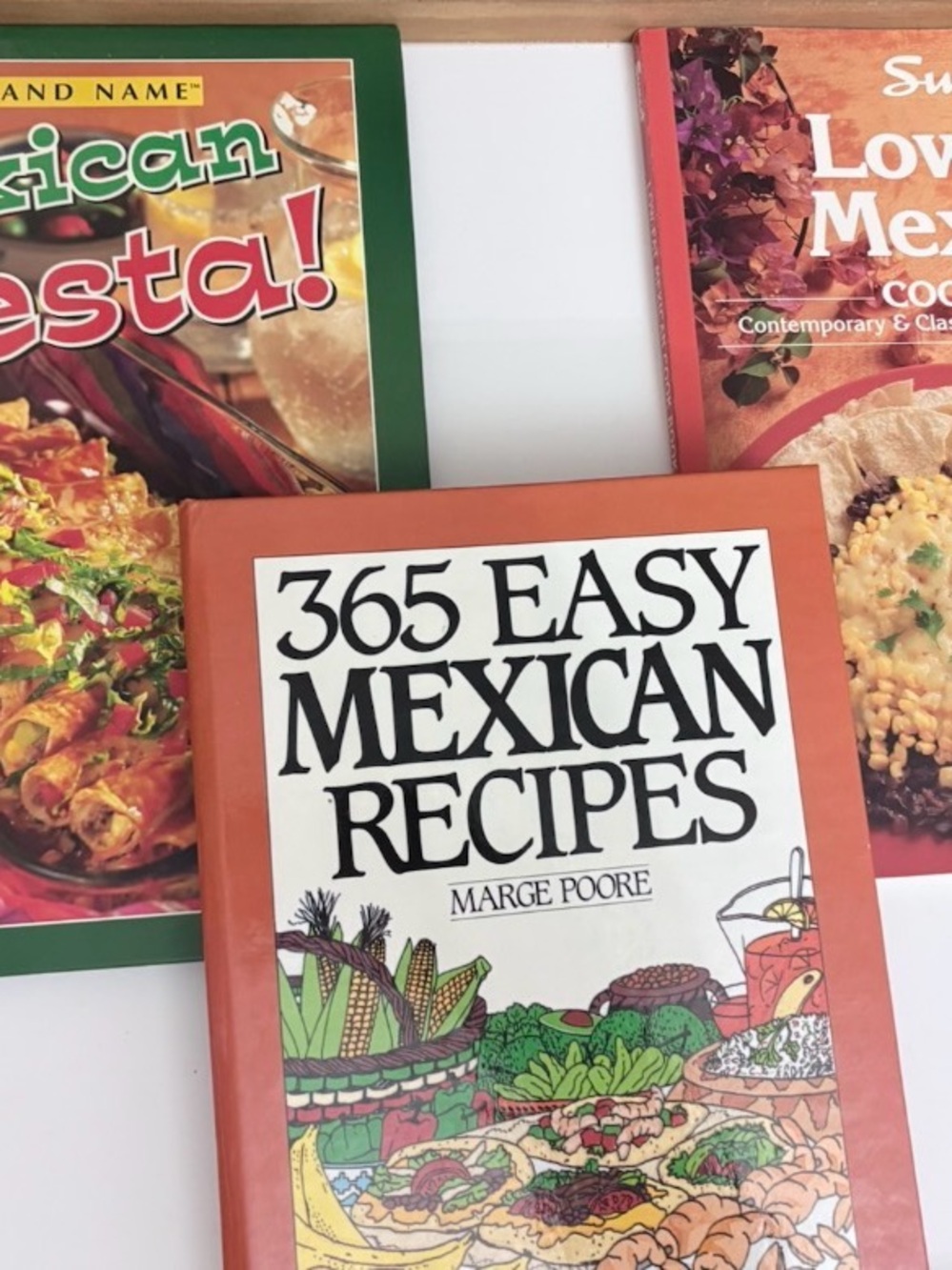 365 Easy Mexican Recipes Cookbook by - Orange Cover